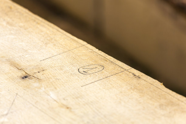 木材上的铅笔痕迹图片下载