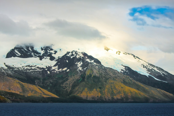 美丽的雪山图片下载