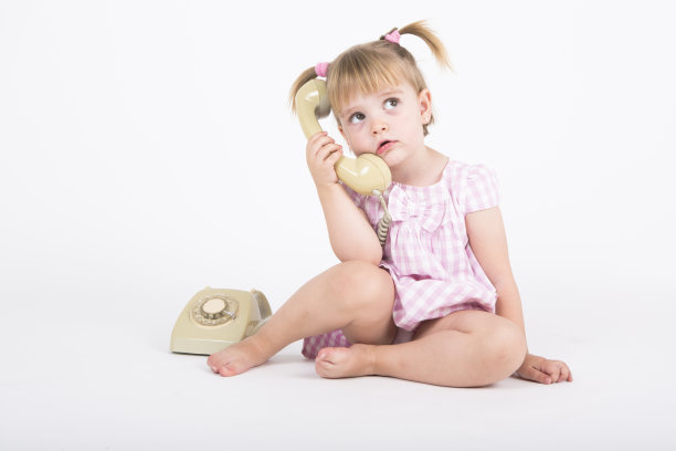 无聊的电话交谈图片下载