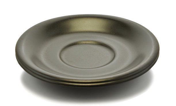 白色背景上的黑色空盘子图片下载