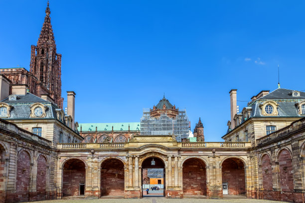 从罗汉宫看到斯特拉斯堡大教堂。法国。欧洲。图片下载