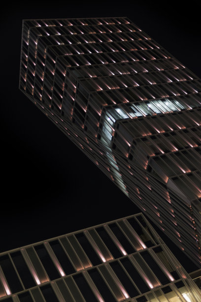 照亮东京现代办公大楼的夜晚图片下载