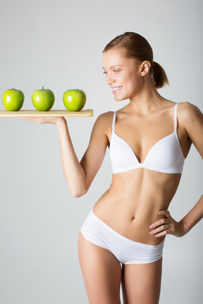 带着青苹果的女孩图片下载