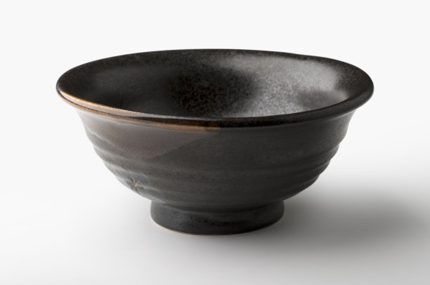 黑色的乡村碗孤立在白色的背景图片下载