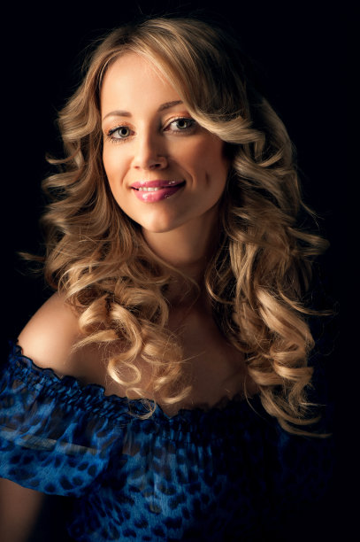 穿蓝衣服的女人图片下载