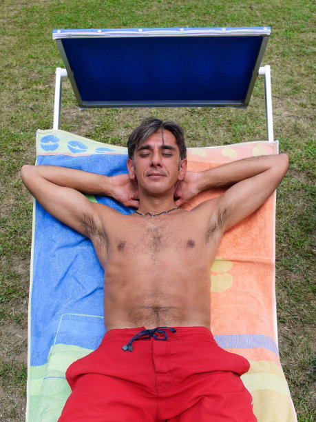 日光浴对sunlounger图片下载
