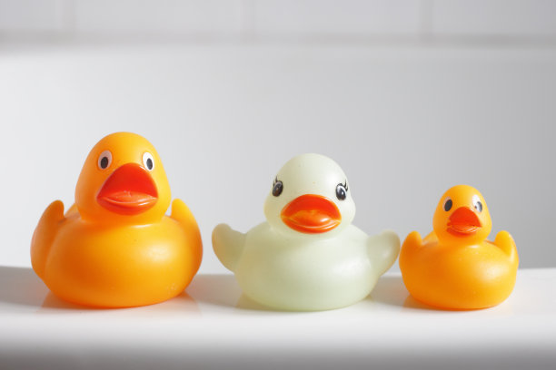 三个橡皮鸭图片下载