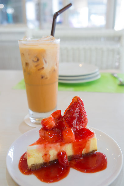 草莓芝士蛋糕图片下载