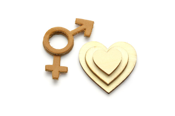 带有爱心抽象符号的男人和女人图片下载
