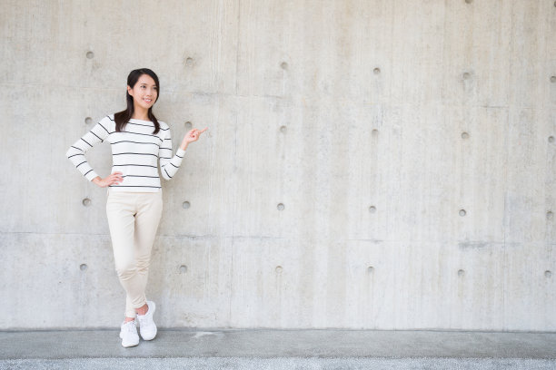 美女向你微笑图片下载