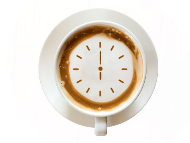 咖啡杯和时钟孤立在白色与剪辑路径。图片下载