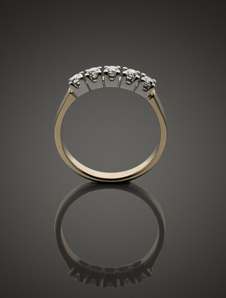 闪亮的金戒指图片下载