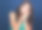 美丽的化妆疲惫的年轻女子想睡觉，她躺在她的手在蓝色的背景。特写镜头图片下载