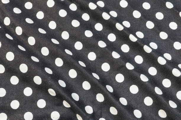 特写褶皱的织物手帕白色圆圈点纹理背景图片下载