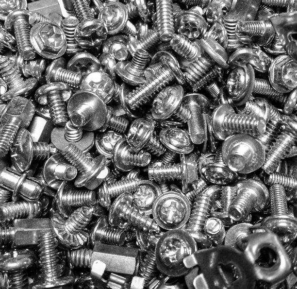 各种螺钉和螺栓的微距拍摄图片下载