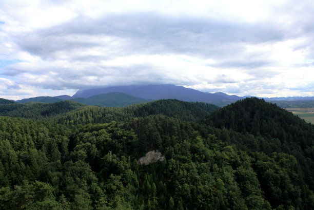 布吉山自然公园-从Rasnov的观点图片下载