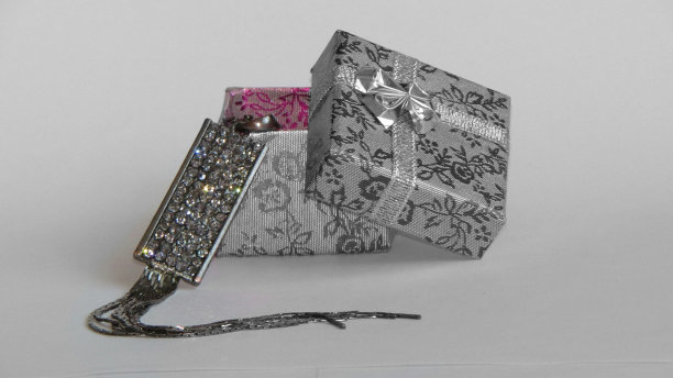 礼物盒图片下载