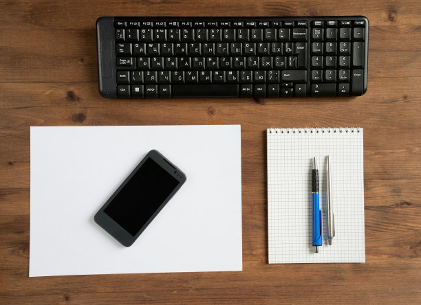 键盘、智能手机和办公用品图片下载
