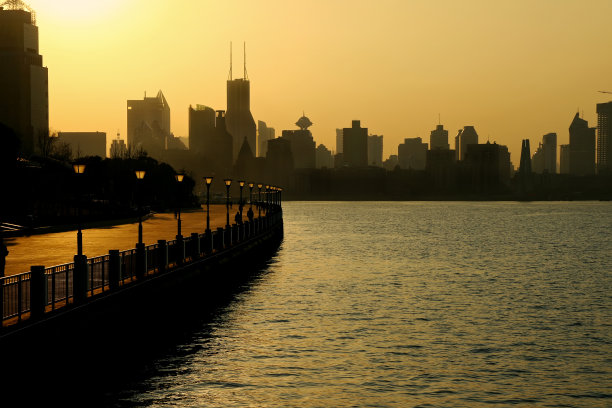 夕阳下的上海天际线图片下载