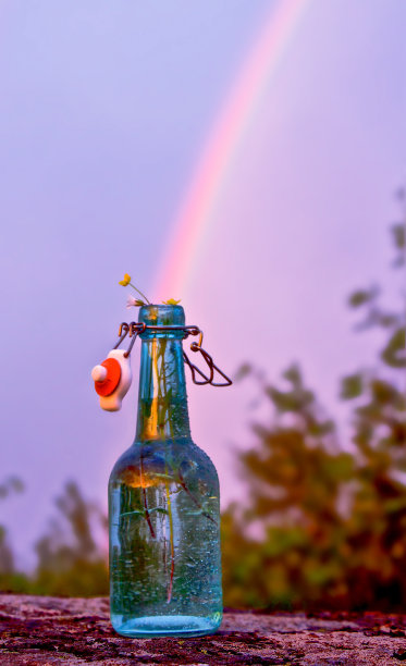 瓶子里的彩虹图片下载