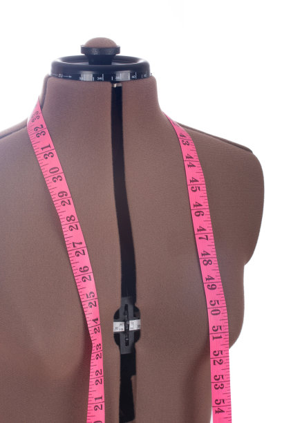 带着卷尺的人体模型图片下载