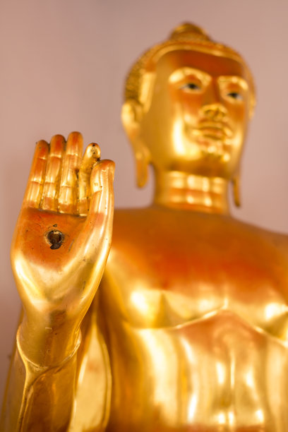 金色佛像，手部特写图片下载