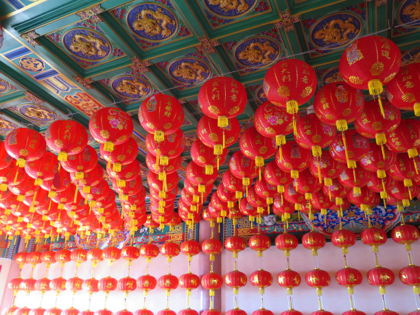 寺庙里的中国灯笼图片下载