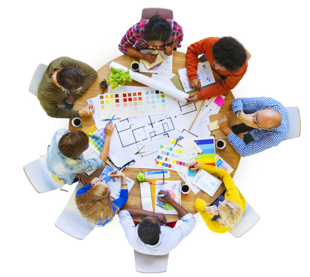 一组多民族设计师规划一个新项目图片下载