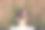 后视图的年轻女子与发髻图片下载