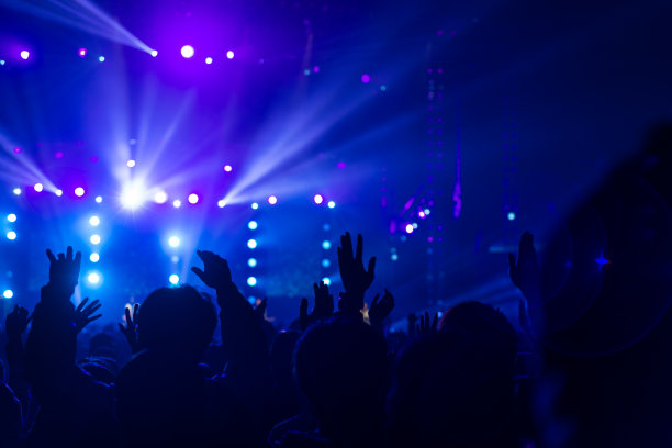 手握摇滚音乐会图片下载