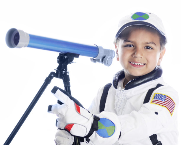 年轻宇航员使用望远镜图片下载