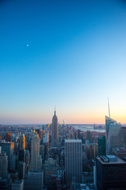 从洛克菲勒中心俯瞰帝国大厦图片下载