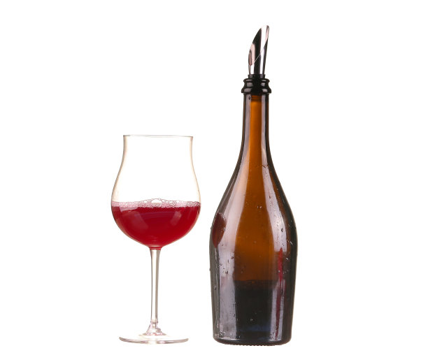 红酒单独倒入酒杯中图片下载