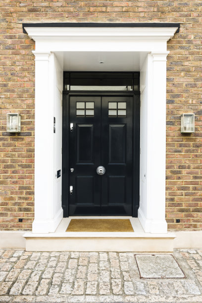 英国伦敦一所房子的黑色前门图片下载