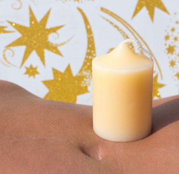 在温暖中庆祝圣诞节图片下载