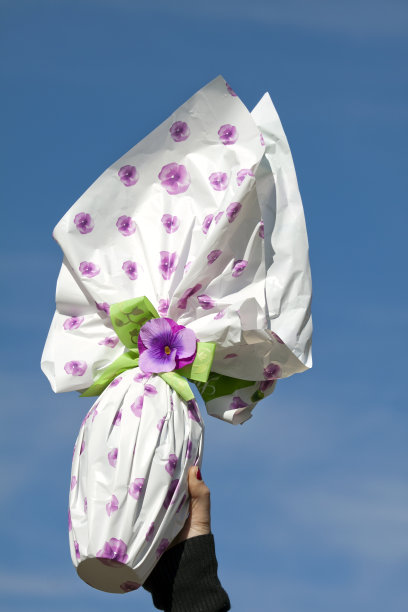 带有天空背景的复活节彩蛋图片下载