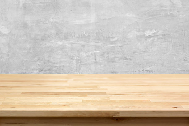 木头桌面在裸露的混凝土墙背景图片下载