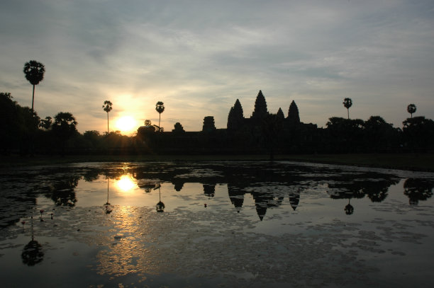 吴哥窟寺庙的日出图片下载
