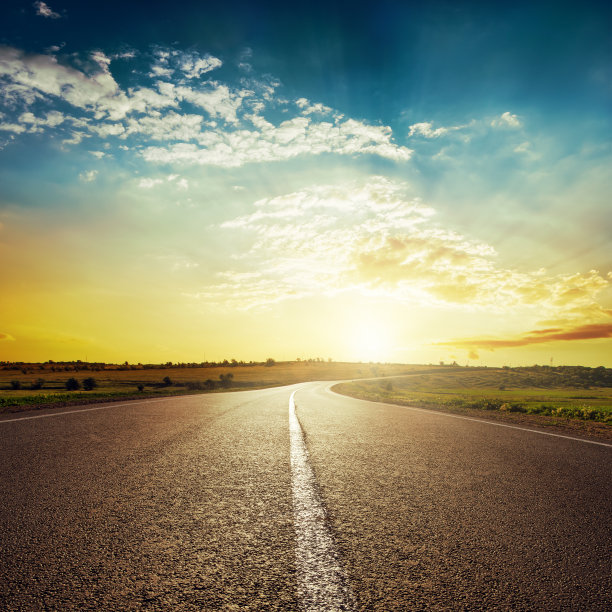 日落和柏油路素材图片