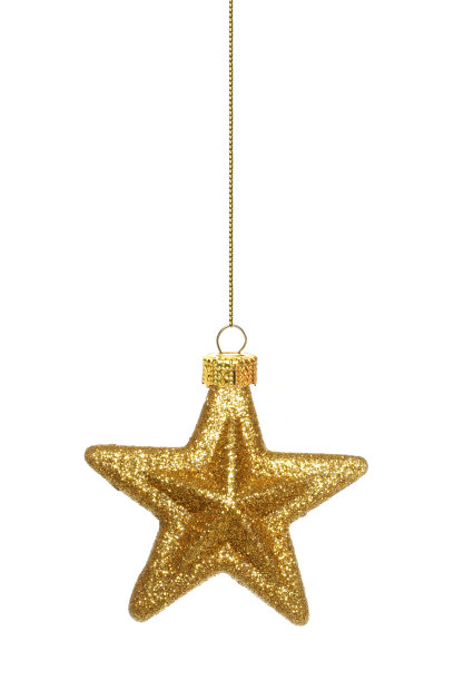 金色的星星挂在白色的圣诞树上图片下载