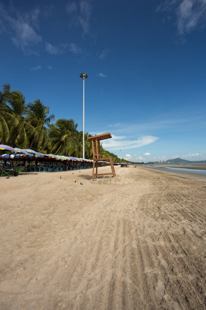 Bangsaen海滩救生员椅图片下载