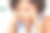 非洲年轻女子触摸她的头的特写素材图片