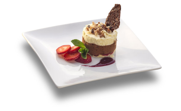 香草蛋糕与巧克力老鼠和草莓片图片下载