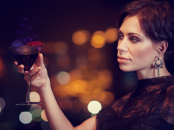 派对上的美女图片下载