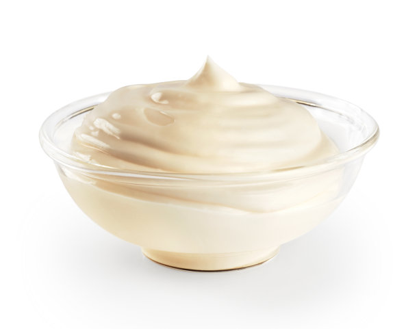 碗与蛋黄酱隔离在白色背景。图片下载