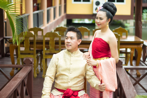 传统的结婚礼服图片下载