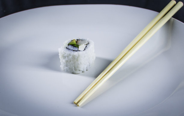 费城用筷子卷寿司图片下载