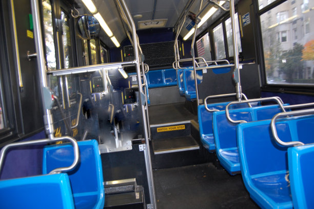 公交车上的空座位图片下载