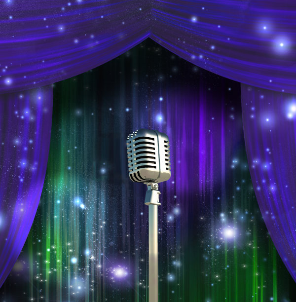 经典麦克风与彩色窗帘图片下载