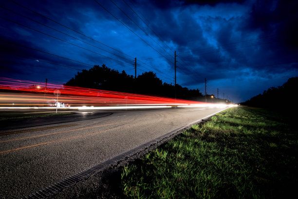 快车灯光轨迹图片下载